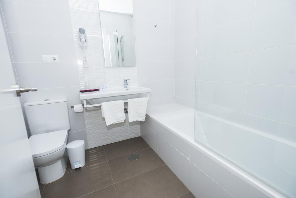 קוניל דה לה פרונטרה Hostal Las Cumbres מראה חיצוני תמונה